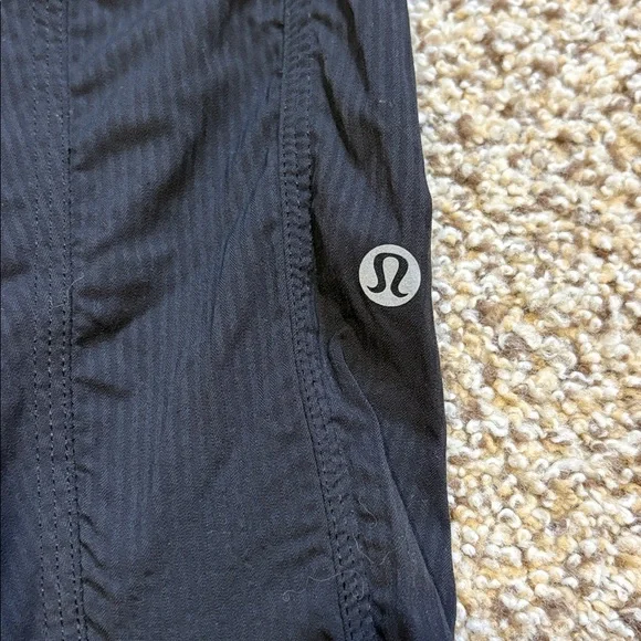Lululemon Street to Studio Black Size 6 Women's Pants - Picture 6 of 9